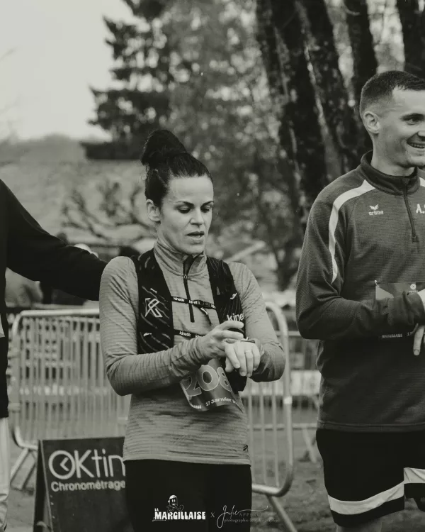 Coureurs côte à côte sur le parcours